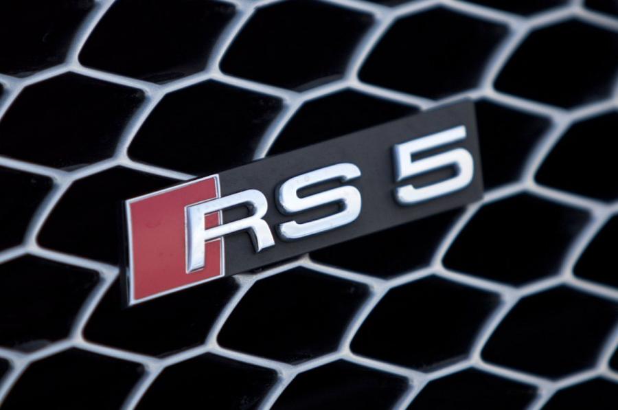 Логотип Audi RS5 Coupe 2012 года  (WW) (фото 39 из 85)